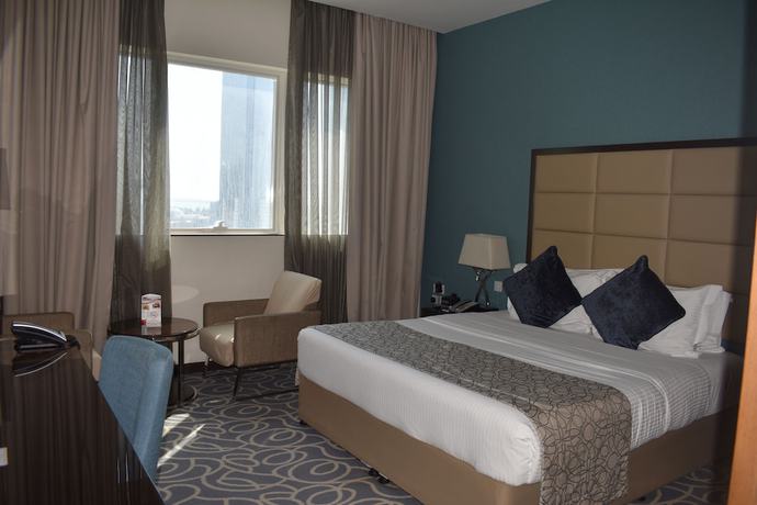 Imagen de la habitación del Hotel Ramada By Wyndham Abu Dhabi Corniche. Foto 15