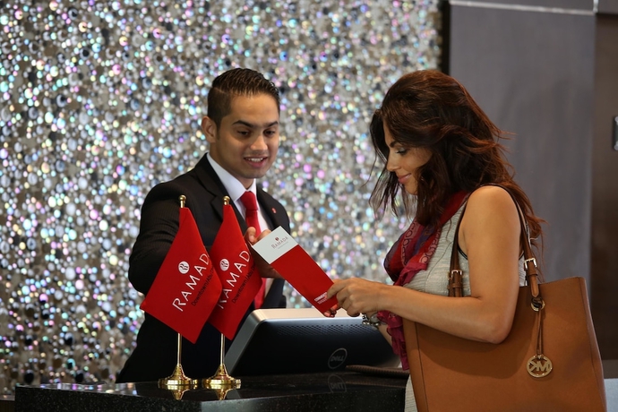 Imagen de los interiores del Hotel Ramada By Wyndham Abu Dhabi Downtown. Foto 18