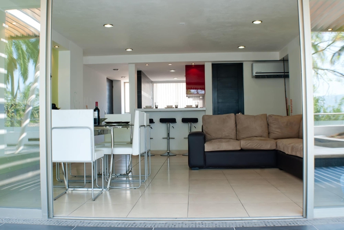 Imagen de los interiores del Hotel Ramada By Wyndham Acapulco and Suites. Foto 16