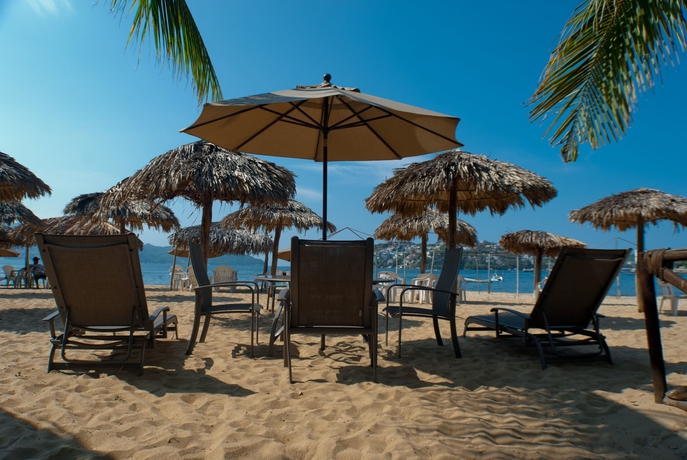 Imagen de los exteriores del Hotel Ramada By Wyndham Acapulco and Suites. Foto 14