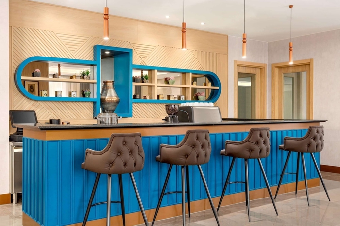 Imagen del bar/restaurante del Hotel Ramada By Wyndham Adiyaman. Foto 2