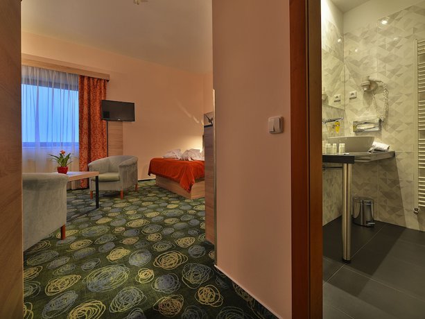Imagen de la habitación del Hotel Ramada By Wyndham Airport Prague. Foto 15