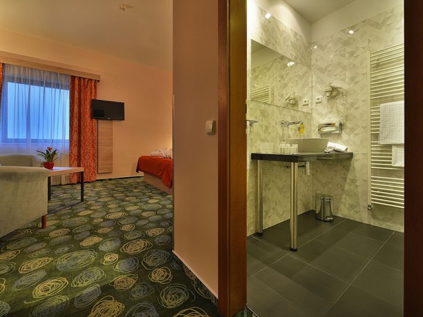 Imagen de la habitación del Hotel Ramada By Wyndham Airport Prague. Foto 16