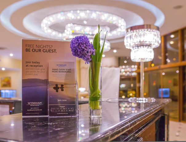 Imagen de los interiores del Hotel Ramada By Wyndham Almaty. Foto 20