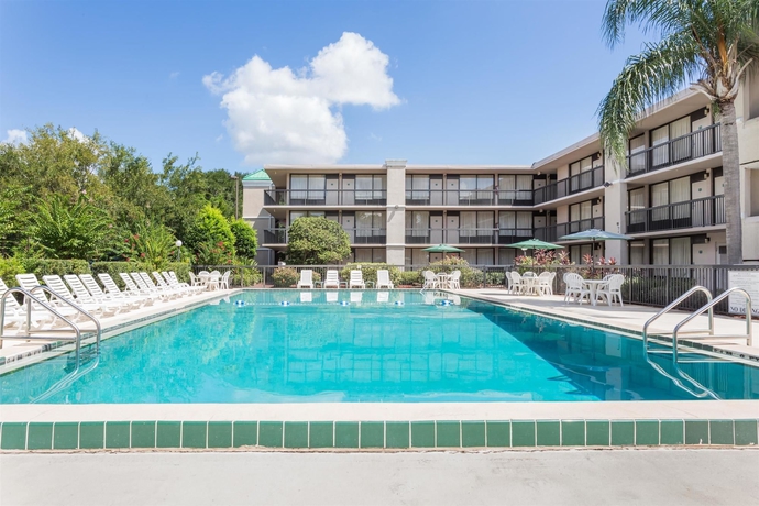 Imagen de la piscina del Hotel Ramada By Wyndham Altamonte Springs Near I-4. Foto 16