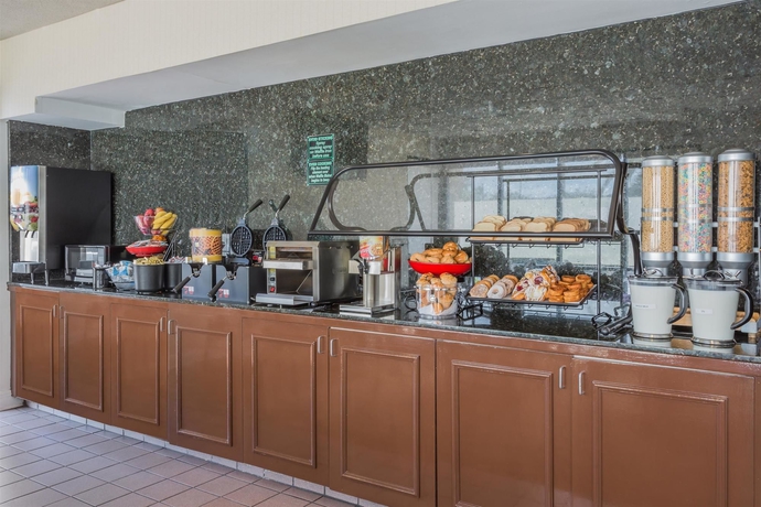 Imagen del bar/restaurante del Hotel Ramada By Wyndham Altamonte Springs Near I-4. Foto 3