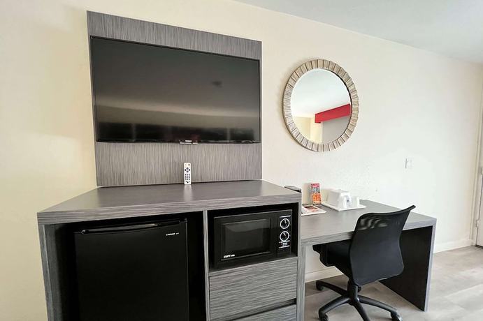 Imagen de la habitación del Hotel Ramada By Wyndham Anaheim Convention Center. Foto 5