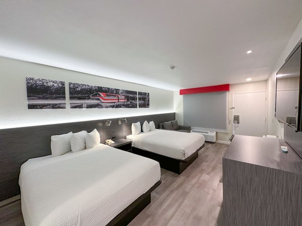 Imagen de la habitación del Hotel Ramada By Wyndham Anaheim Convention Center. Foto 7