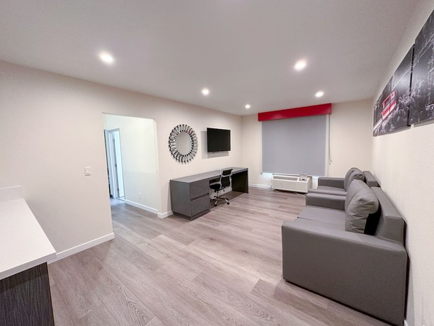 Imagen de la habitación del Hotel Ramada By Wyndham Anaheim Convention Center. Foto 8