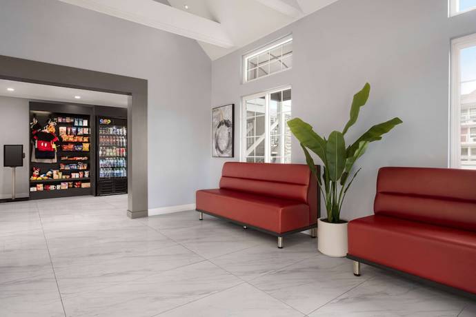 Imagen de los interiores del Hotel Ramada By Wyndham Anaheim Convention Center. Foto 20