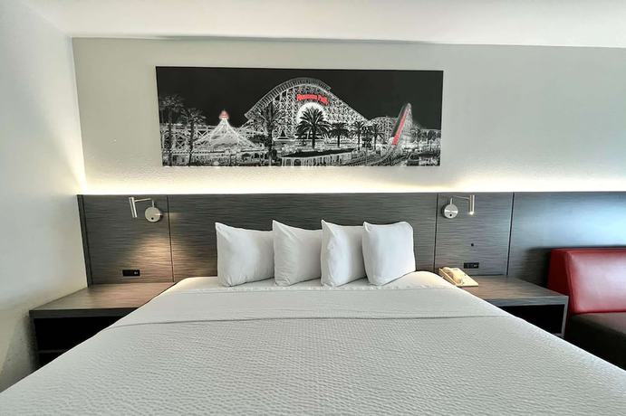 Imagen de la habitación del Hotel Ramada By Wyndham Anaheim Convention Center. Foto 15