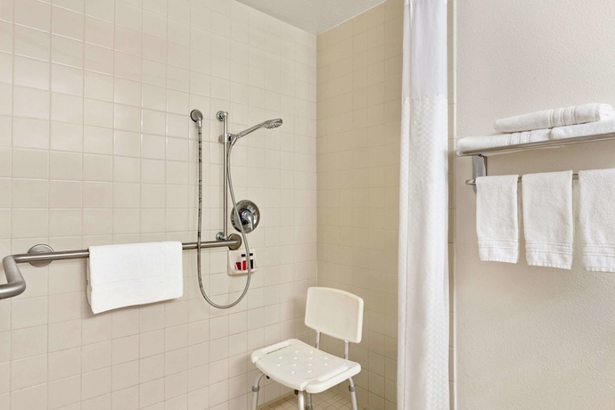 Imagen de la habitación del Hotel Ramada By Wyndham Arcata. Foto 3