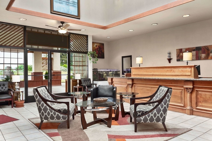Imagen de los interiores del Hotel Ramada By Wyndham Arcata. Foto 17
