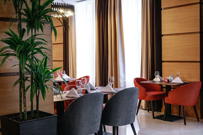 Imagen del bar/restaurante del Hotel Ramada By Wyndham Astana. Foto 2