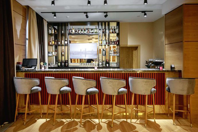Imagen del bar/restaurante del Hotel Ramada By Wyndham Astana. Foto 3