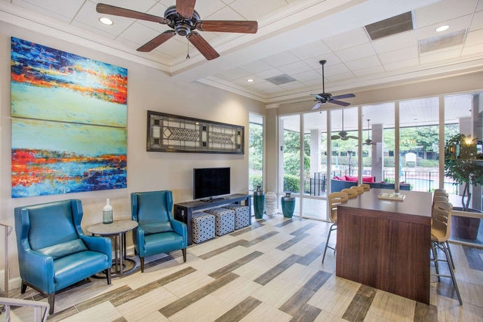 Imagen de los interiores del Hotel Ramada By Wyndham Augusta Fort Gordon. Foto 17