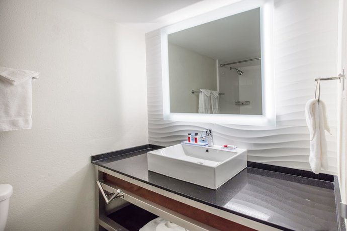 Imagen de la habitación del Hotel Ramada By Wyndham Austin South. Foto 7