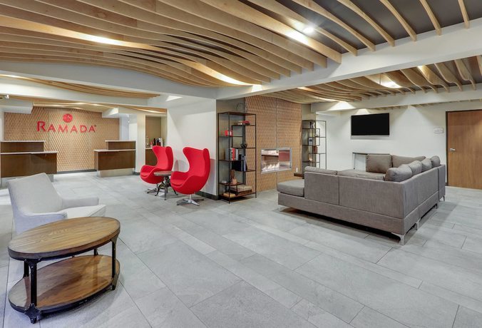 Imagen de los interiores del Hotel Ramada By Wyndham Austin South. Foto 12