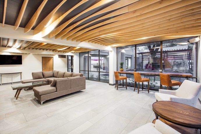 Imagen de los interiores del Hotel Ramada By Wyndham Austin South. Foto 13