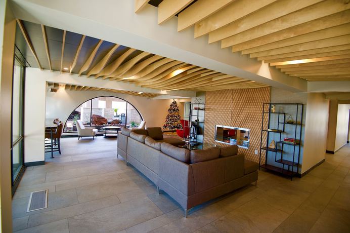 Imagen de los interiores del Hotel Ramada By Wyndham Austin South. Foto 15