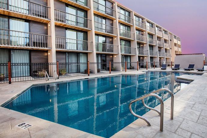 Imagen de la piscina del Hotel Ramada By Wyndham Austin South. Foto 20