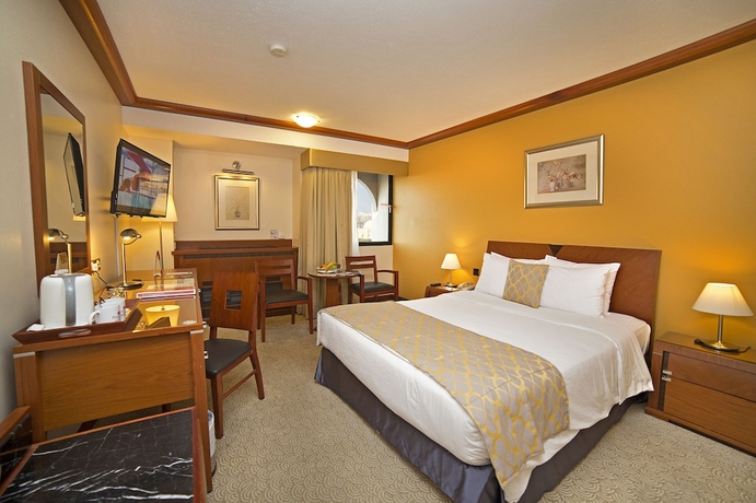 Imagen de la habitación del Hotel Ramada By Wyndham Bahrain. Foto 2