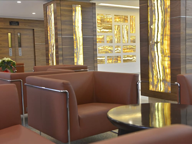 Imagen de los interiores del Hotel Ramada By Wyndham Bahrain. Foto 17