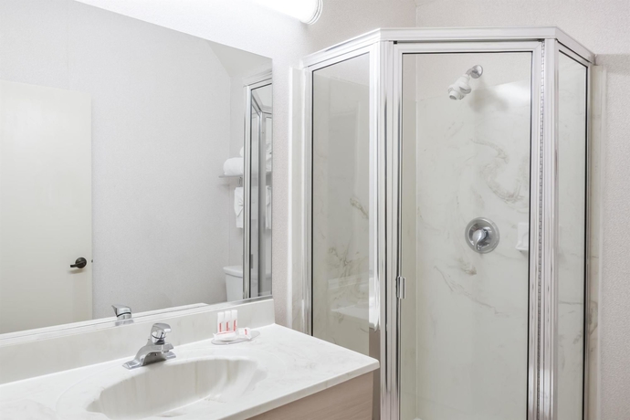 Imagen de la habitación del Hotel Ramada By Wyndham Bakersfield North. Foto 8