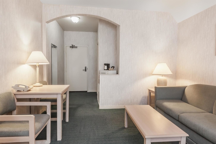 Imagen de la habitación del Hotel Ramada By Wyndham Bakersfield North. Foto 9