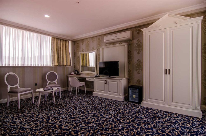 Imagen de los interiores del Hotel Ramada By Wyndham Baku. Foto 10