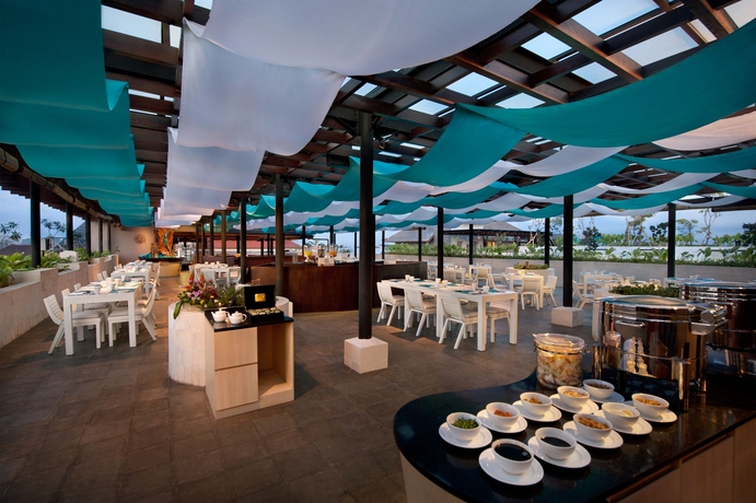 Imagen del bar/restaurante del Hotel Ramada By Wyndham Bali Sunset Road Kuta. Foto 3