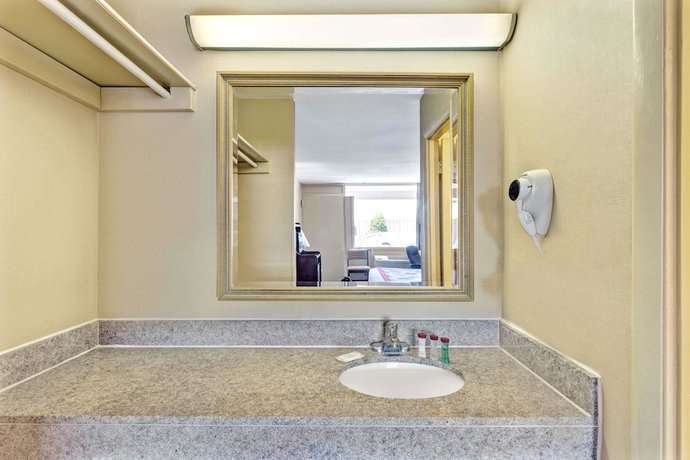 Imagen de la habitación del Hotel Ramada By Wyndham Baltimore West. Foto 13