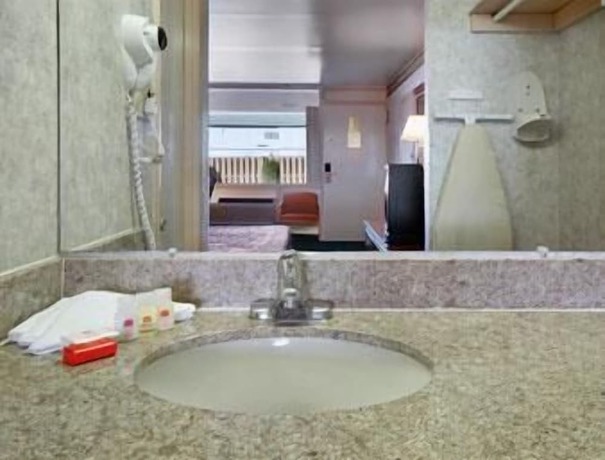 Imagen de la habitación del Hotel Ramada By Wyndham Baltimore West. Foto 15