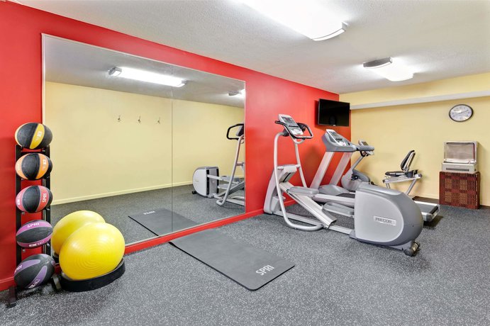 Imagen de los interiores del Hotel Ramada By Wyndham Baltimore West. Foto 17