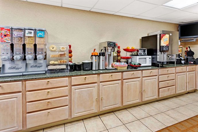 Imagen de los interiores del Hotel Ramada By Wyndham Baltimore West. Foto 18