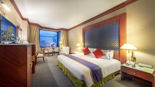 Imagen de la habitación del Hotel Ramada By Wyndham Bangkok Chaophya Park. Foto 6