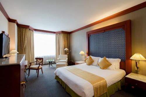 Imagen de la habitación del Hotel Ramada By Wyndham Bangkok Chaophya Park. Foto 8