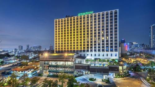 Imagen general del Hotel Ramada By Wyndham Bangkok Chaophya Park. Foto 4