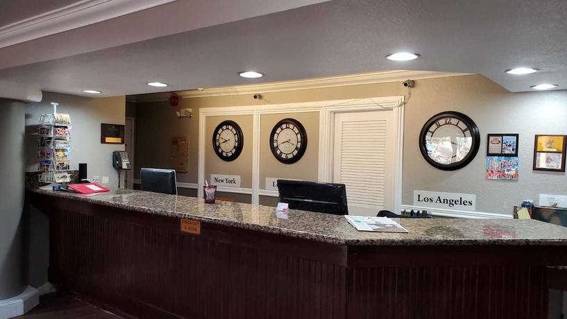 Imagen de los interiores del Hotel Ramada By Wyndham Barstow. Foto 17