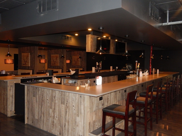 Imagen del bar/restaurante del Hotel Ramada By Wyndham Beaver Falls. Foto 3