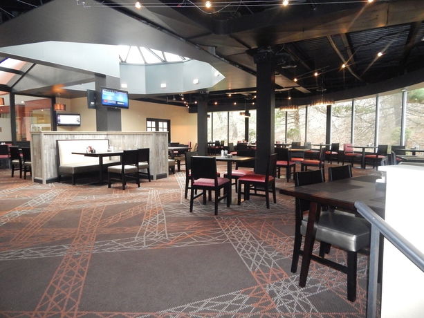 Imagen del bar/restaurante del Hotel Ramada By Wyndham Beaver Falls. Foto 5