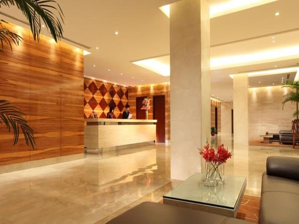 Imagen de los interiores del Hotel Ramada By Wyndham Beijing Airport. Foto 19