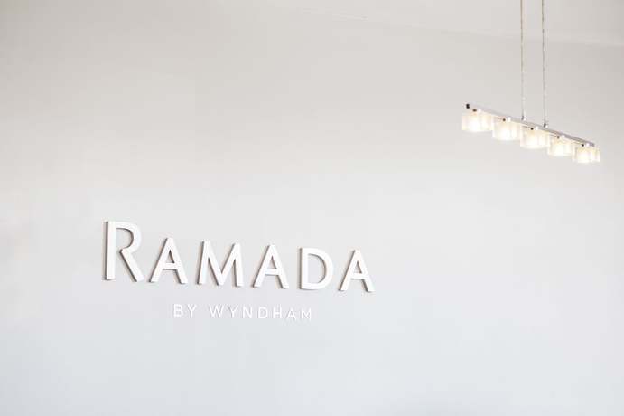 Imagen de los interiores del Hotel Ramada By Wyndham Belfast City Centre. Foto 20