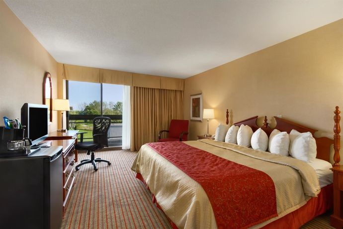 Imagen de la habitación del Hotel Ramada By Wyndham Belleville Harbourview Conference Centre. Foto 8