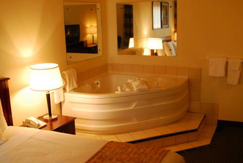 Imagen de la habitación del Hotel Ramada By Wyndham Bettendorf. Foto 3