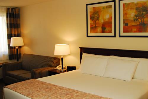 Imagen de la habitación del Hotel Ramada By Wyndham Bettendorf. Foto 11
