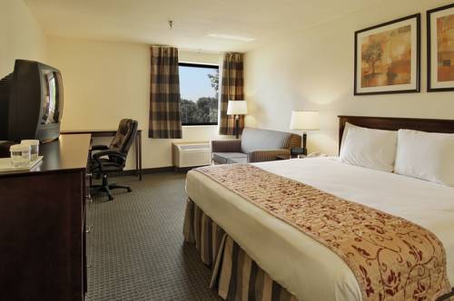 Imagen de la habitación del Hotel Ramada By Wyndham Bettendorf. Foto 16