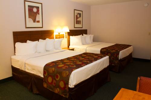 Imagen de la habitación del Hotel Ramada By Wyndham Bismarck. Foto 9