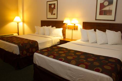 Imagen de la habitación del Hotel Ramada By Wyndham Bismarck. Foto 10