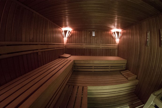 Imagen de la piscina del Hotel Ramada By Wyndham Bottrop. Foto 20